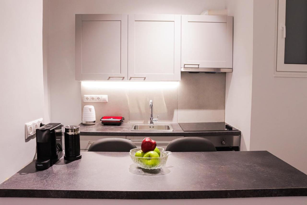 Zea Apartments Пирей Экстерьер фото