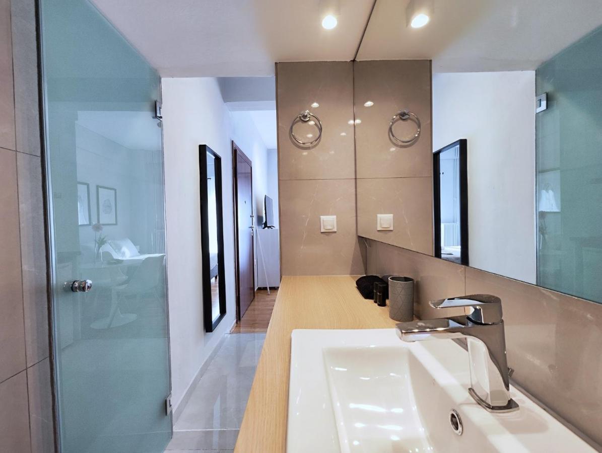 Zea Apartments Пирей Экстерьер фото